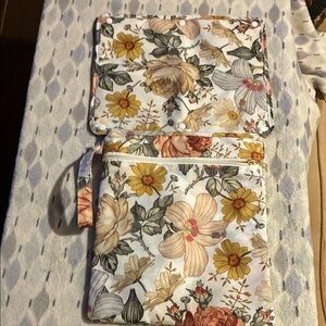 NWOT- Floral Patterned Makeup Bag With Removable Snap on Liner